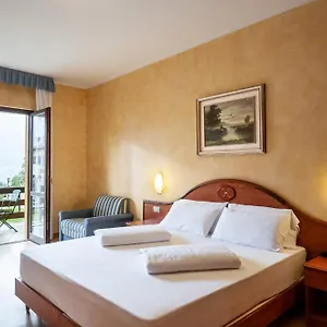 4* فندق Caravel